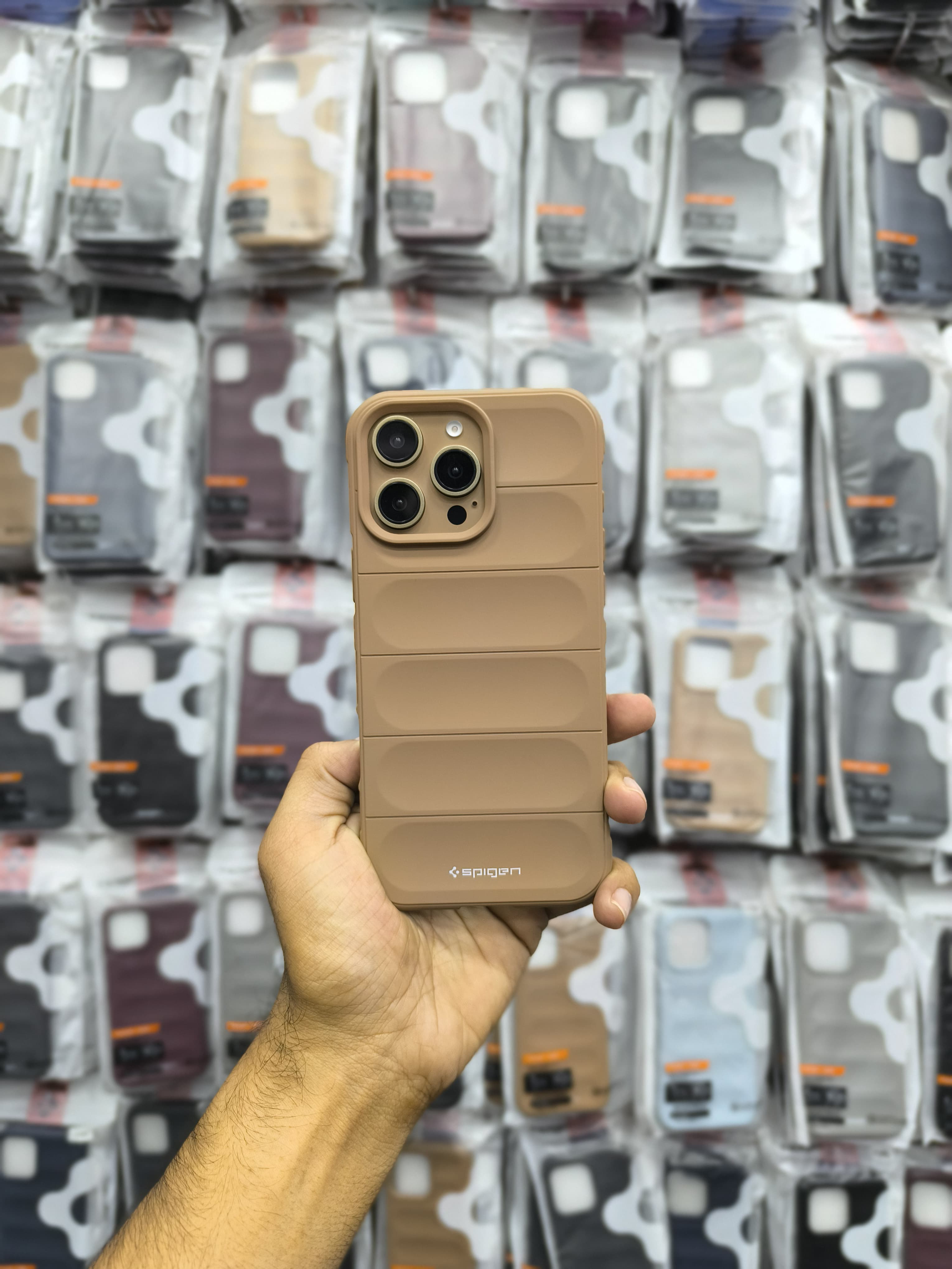 SPIGEN PUFFER CASE