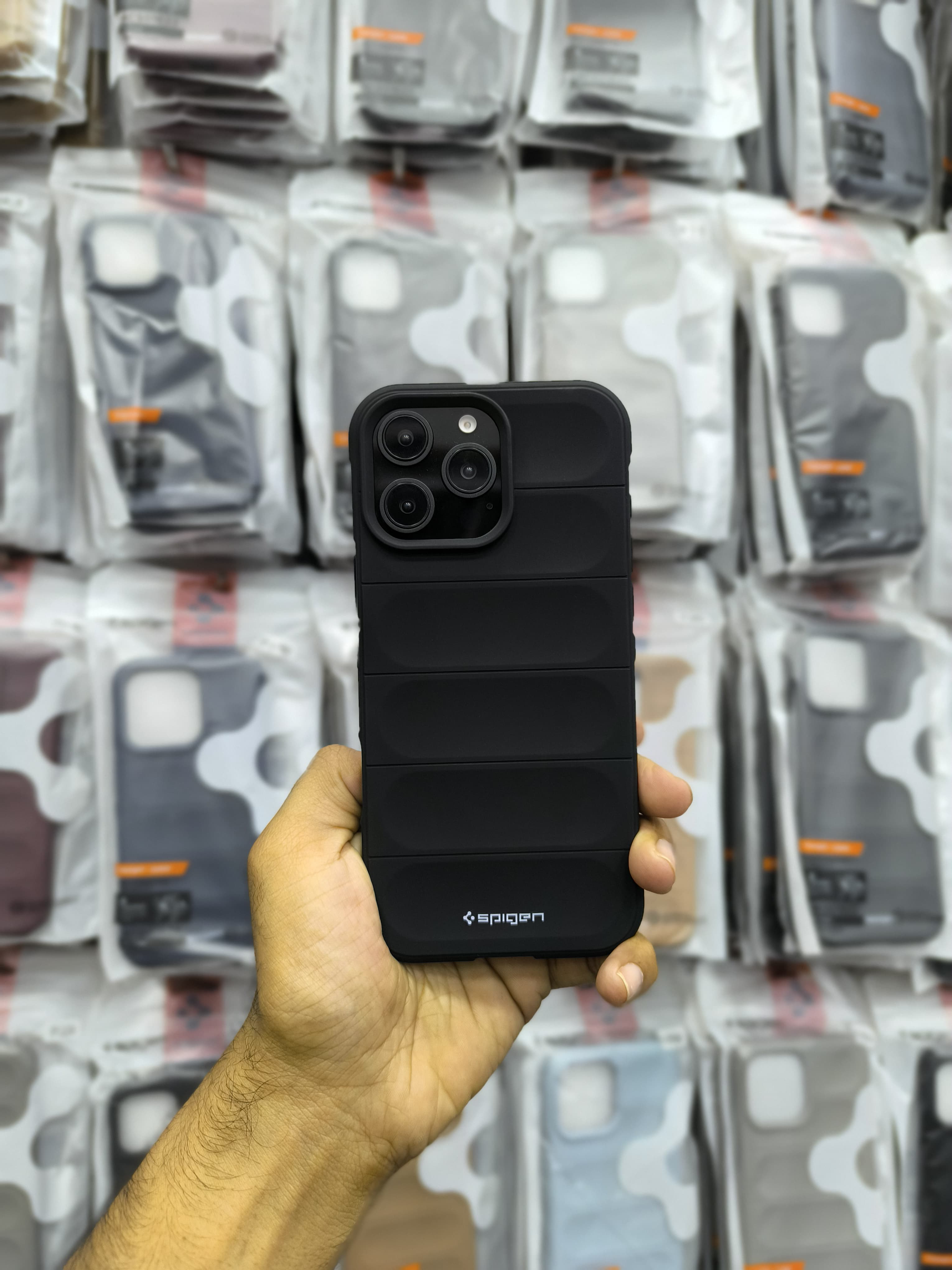 SPIGEN PUFFER CASE