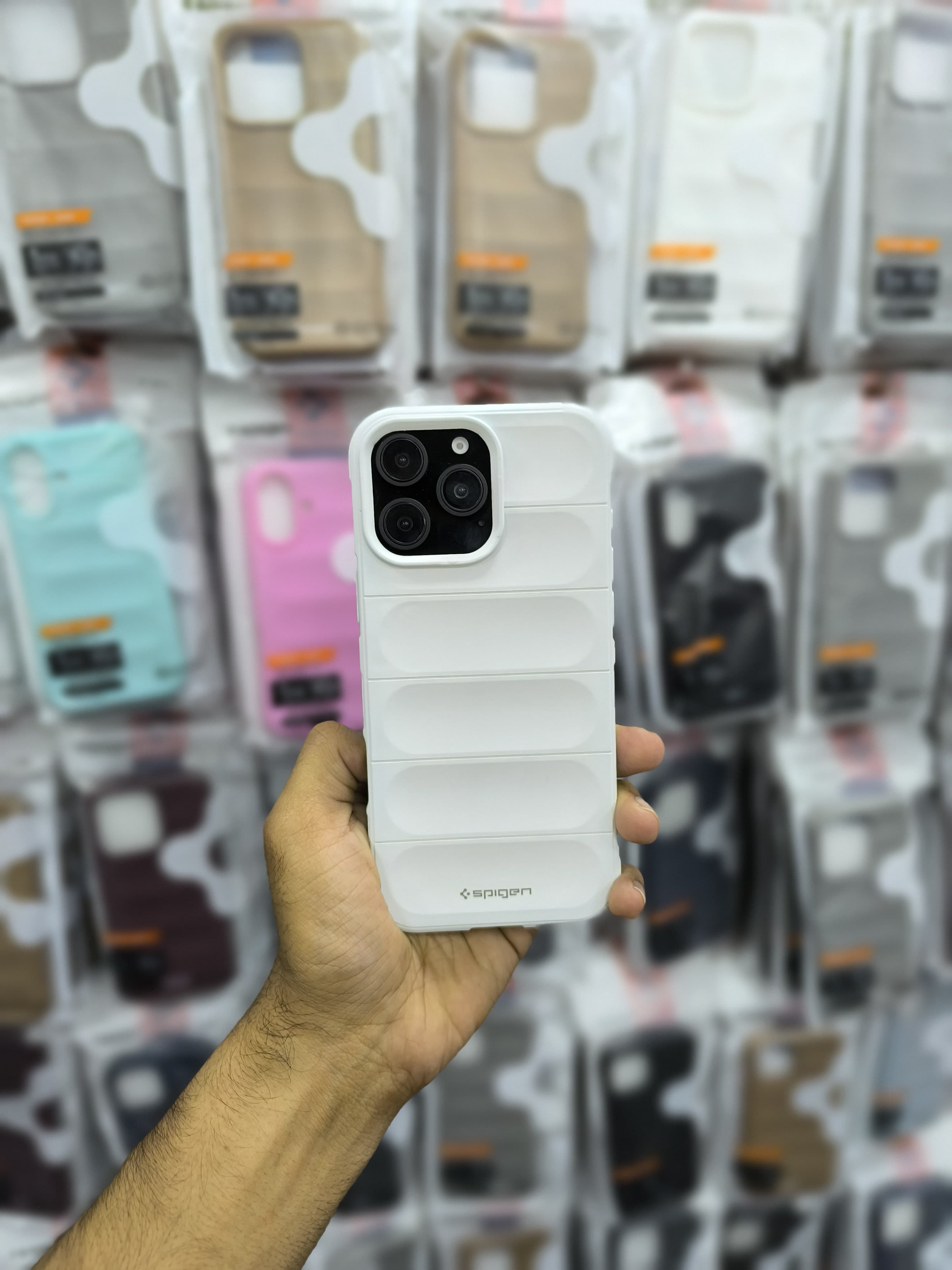 SPIGEN PUFFER CASE