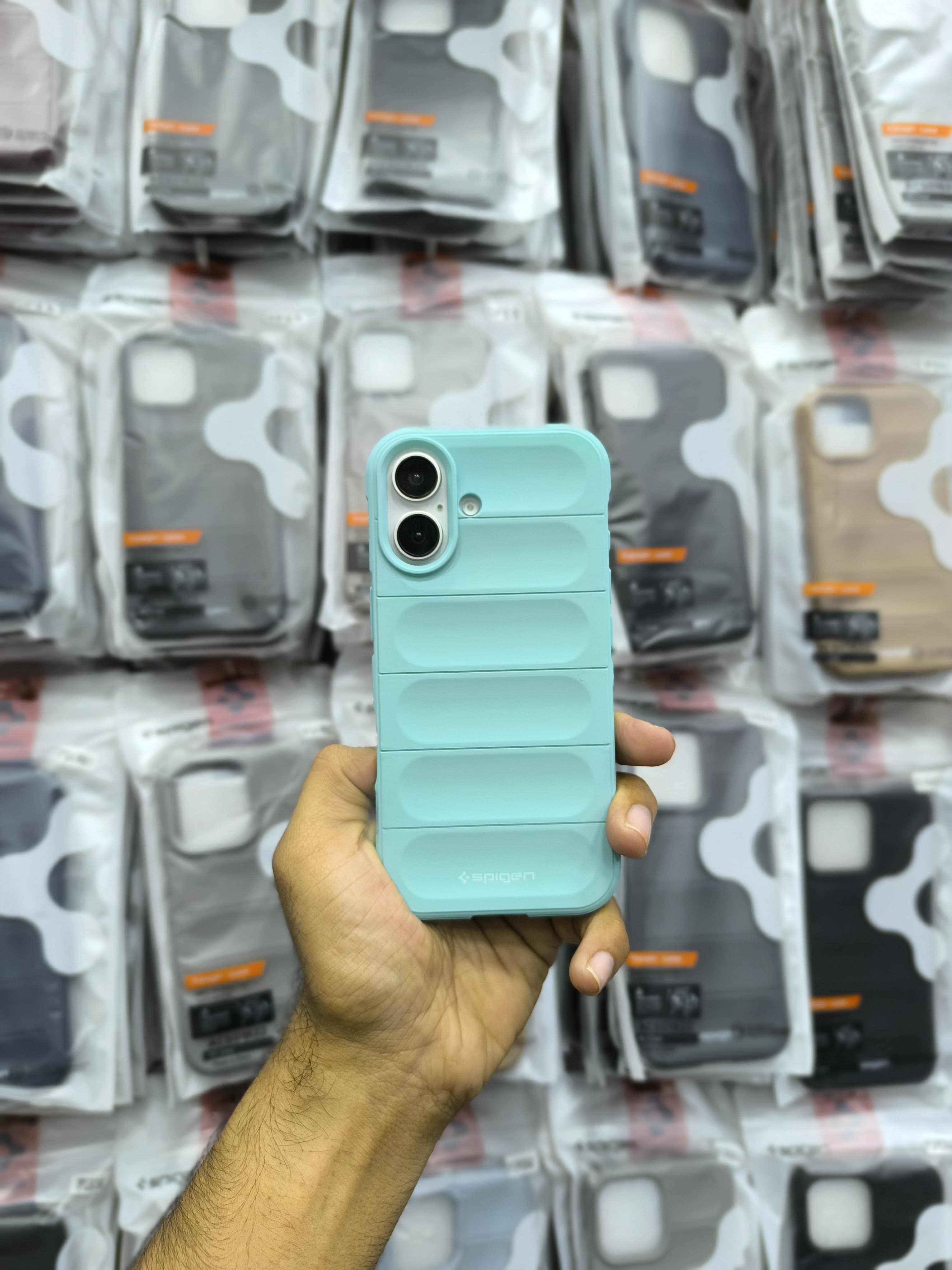 SPIGEN PUFFER CASE