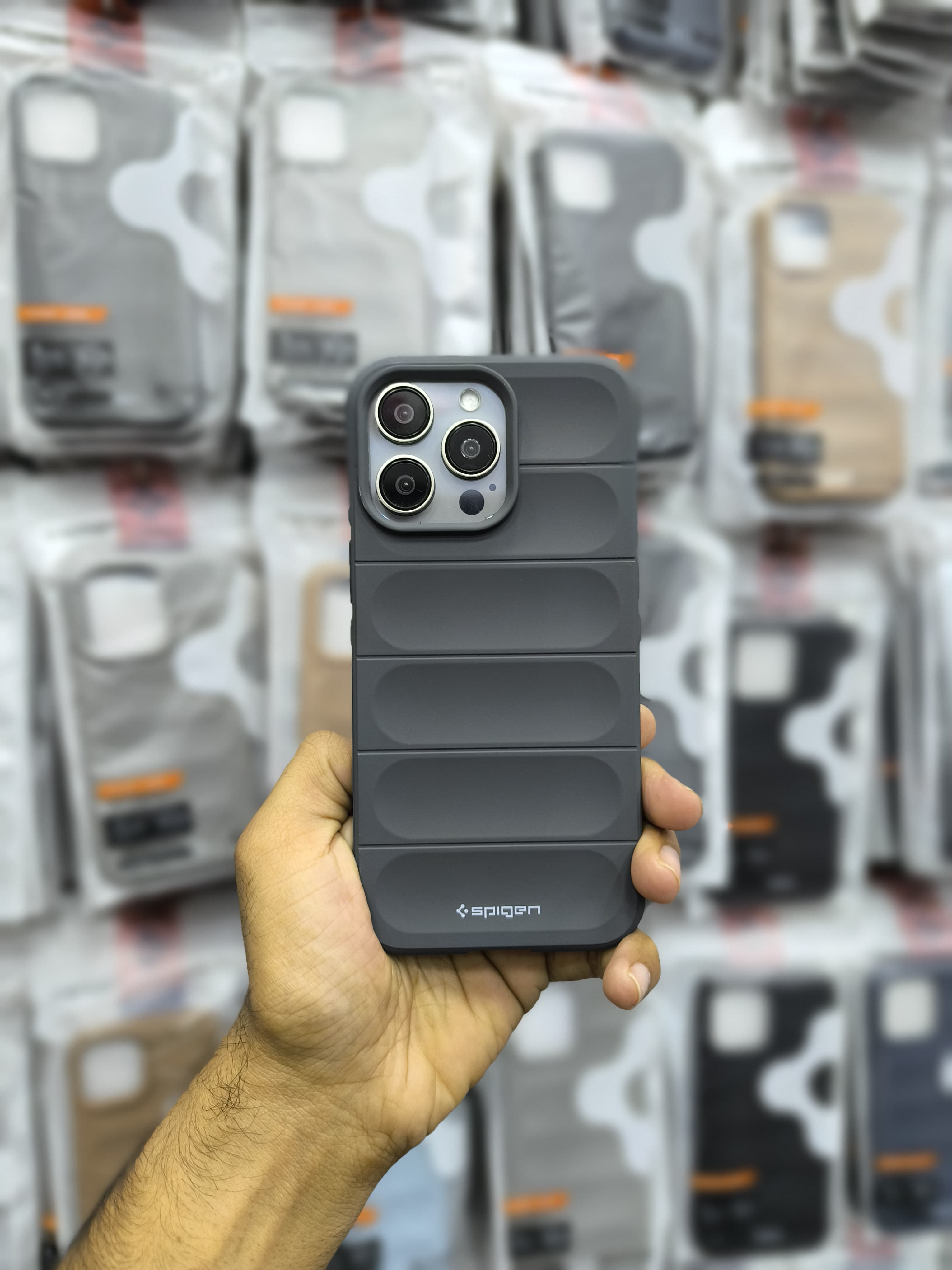 SPIGEN PUFFER CASE